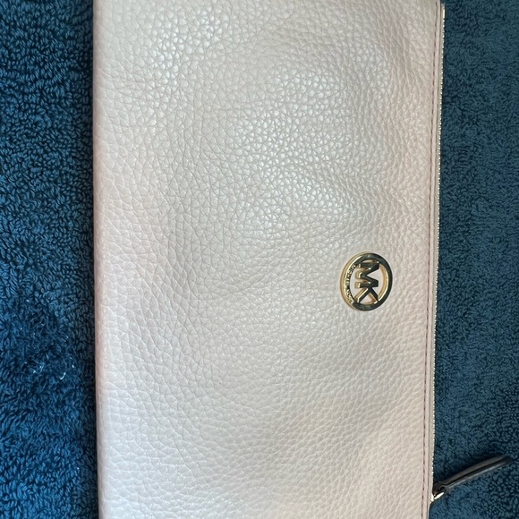 Michael Kors Wristlet - Picture 5 of 5